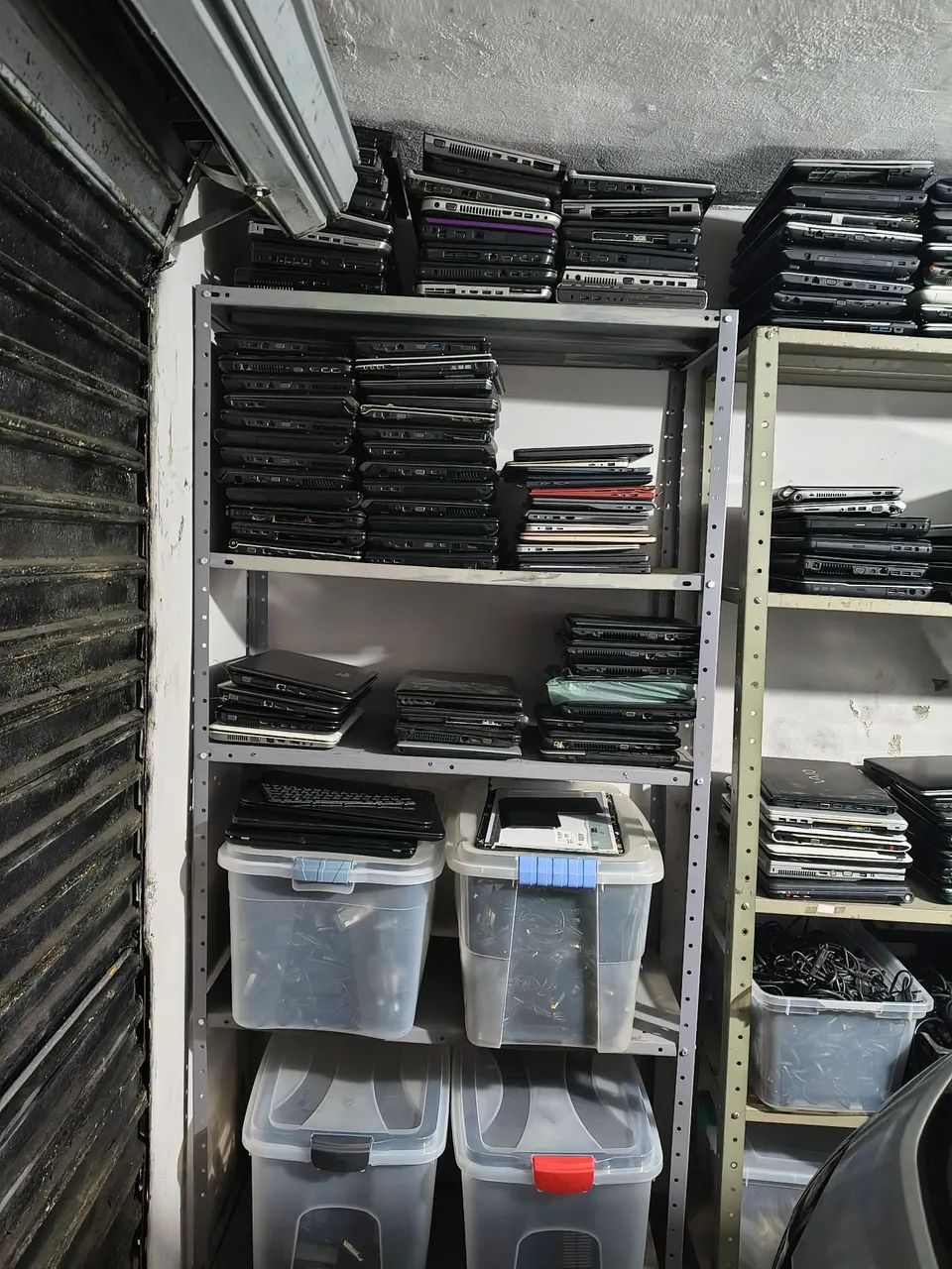 Lote mais de 100 Notebooks fontes e cabos 
