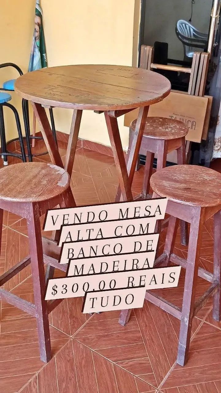 Vendo mesa alta de madeira com 2 bancos 