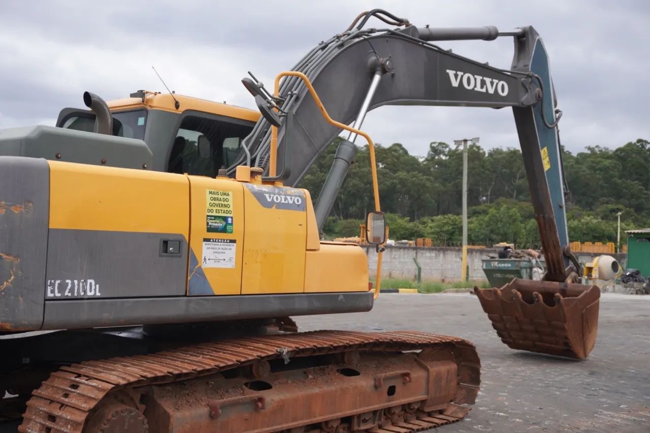Escavadeira VOLVO EC210D - Foto 5
