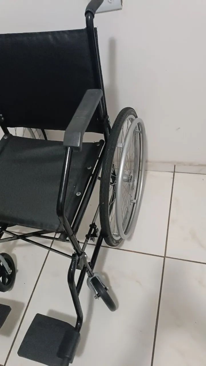CADEIRA DE RODAS MEGA ACOLCHOADA REFORMADA COM QUALIDADE E DURABILIDADE  - Foto 4