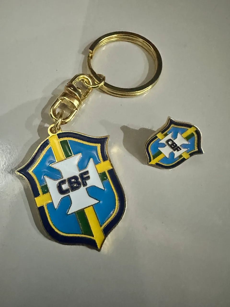 Chaveiro e broche CBF seleção brasileira 