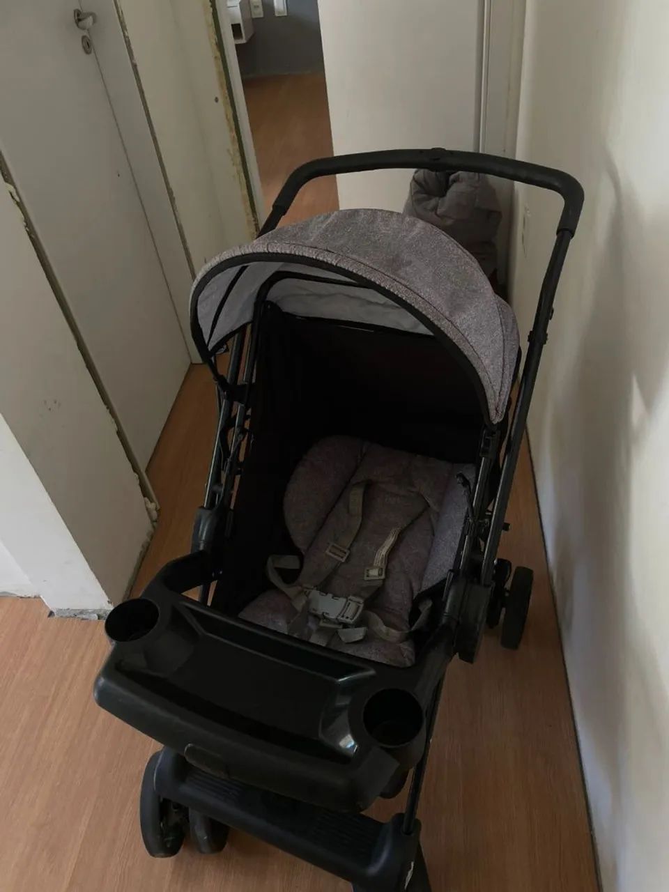Carrinho de bebê + bebê conforto