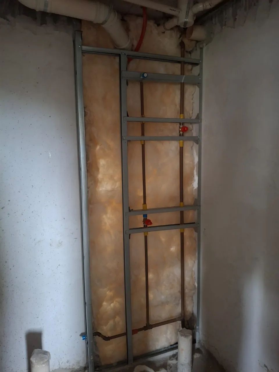 Montagem de estrutura para dry wall e acabamento