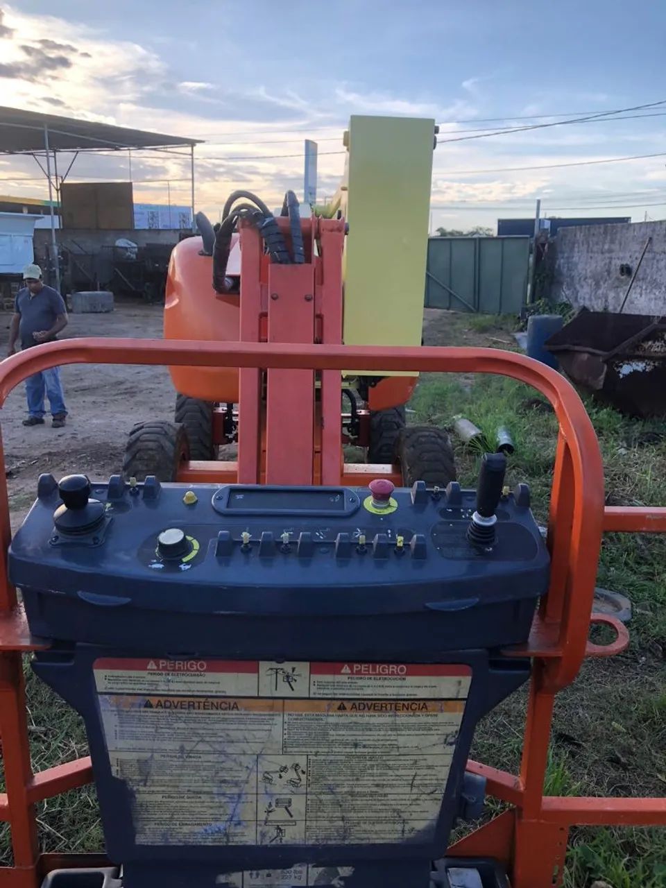 Plataforma elevatória JLG 450AJ  PTA. 15 metros de Altura 