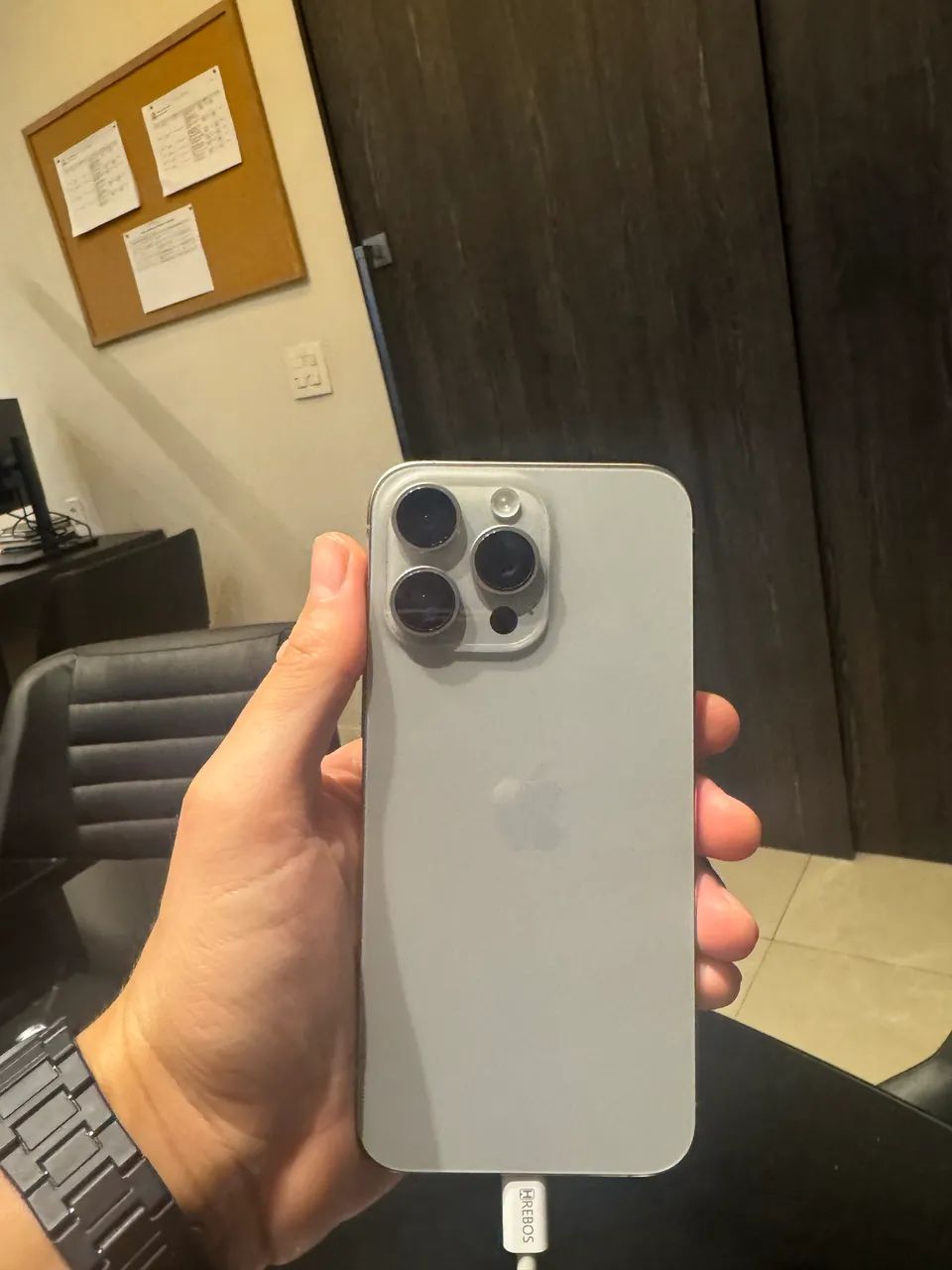 IPHONE 15 PRO MAX CINZA 256 GIGA - Foto 2