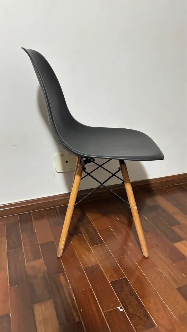 2 Cadeiras Eames Eiffel Pretas - Pés de Madeira - Foto 4