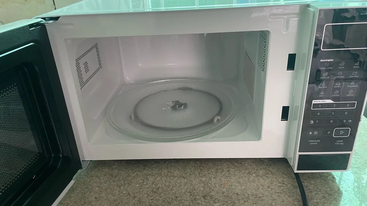 Microondas MIDEA 20 litros NOVO - Foto 2