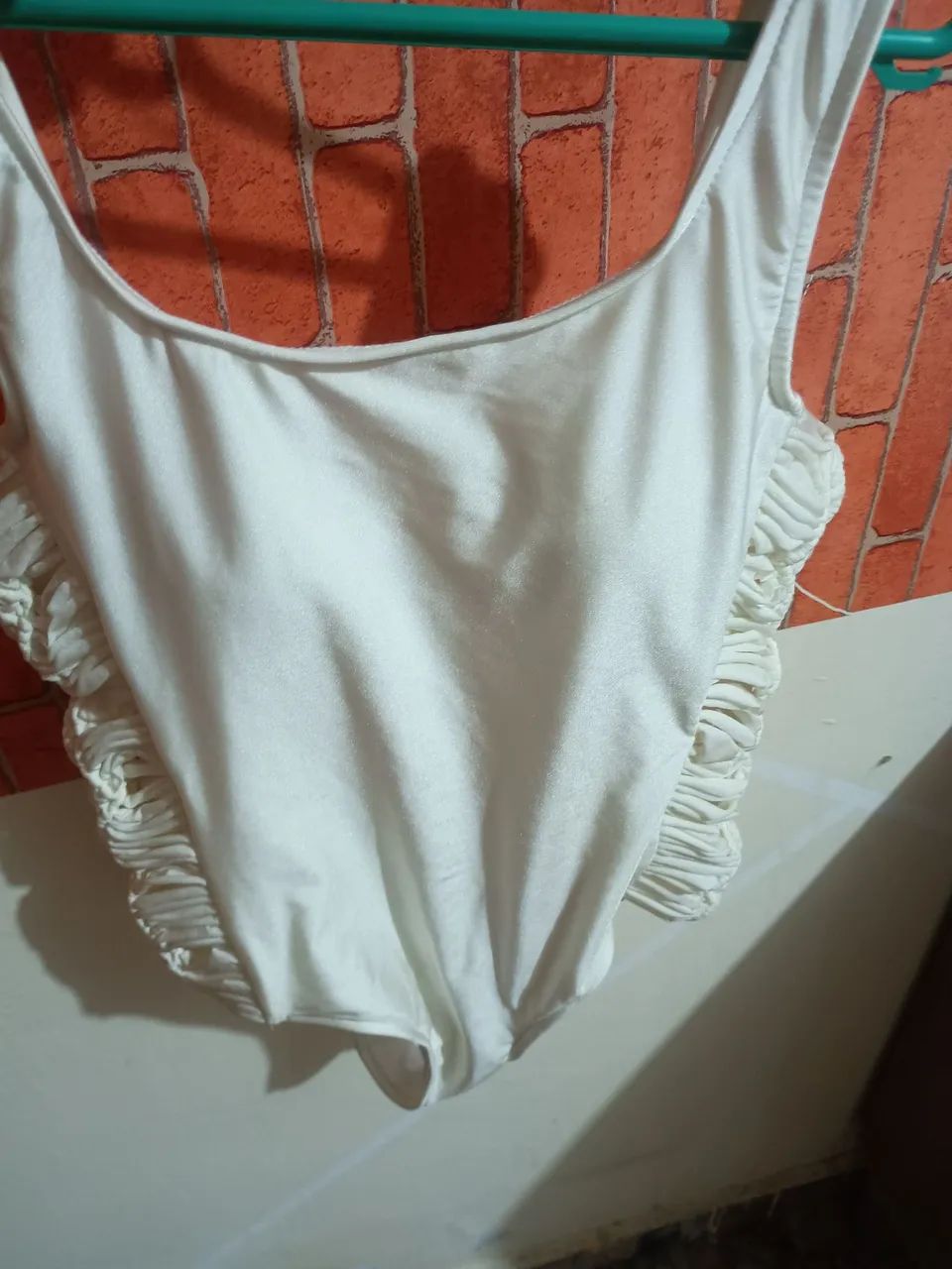 Vendo um body branco,modelo bonito e moderno - Foto 4