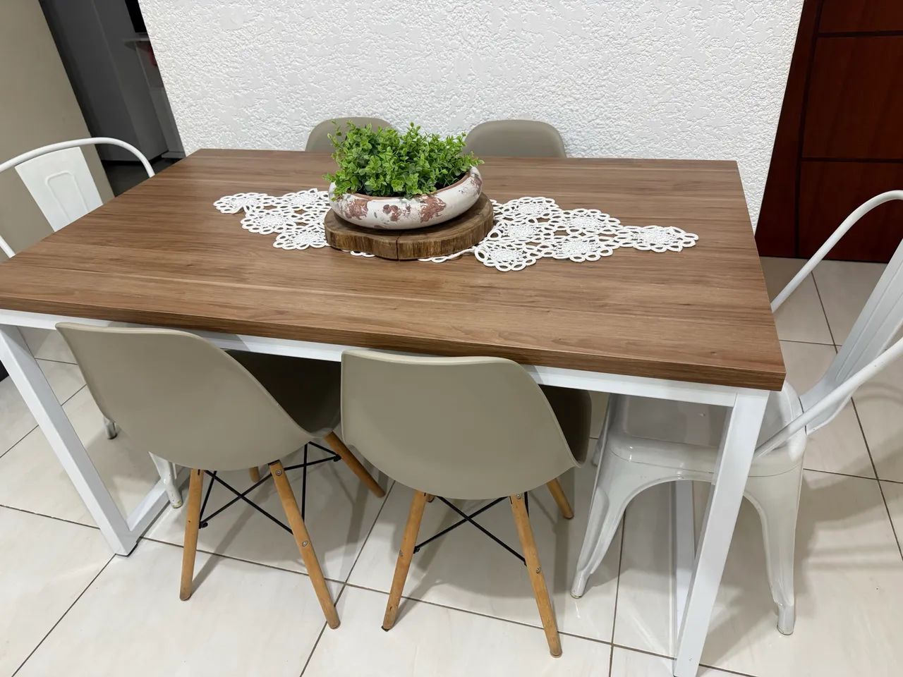 Mesa e cadeiras de jantar estilo industrial  - Foto 3