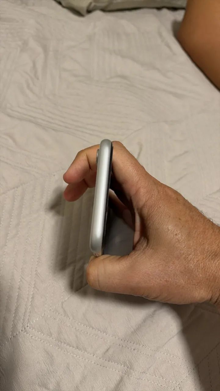 iPhone XR 64Gb Branco  - Foto 3