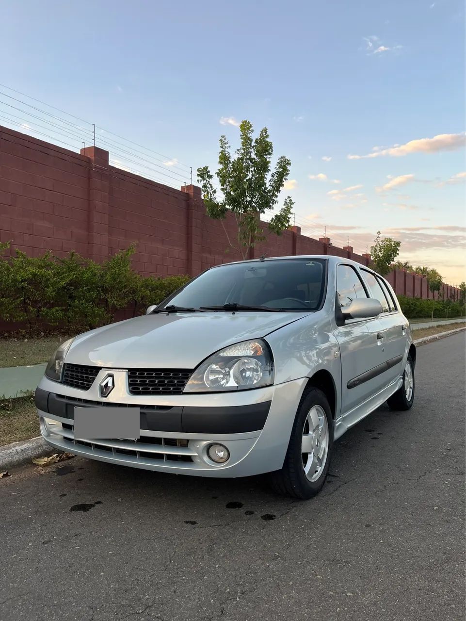 Renault Clio RT/ Privilège 1.6 16V 5P 2004