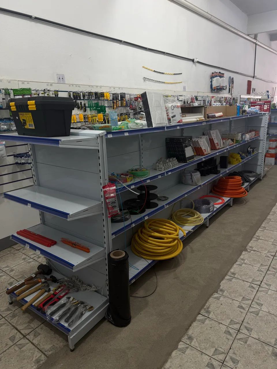 Prateleira gôndola mercado material de construção 