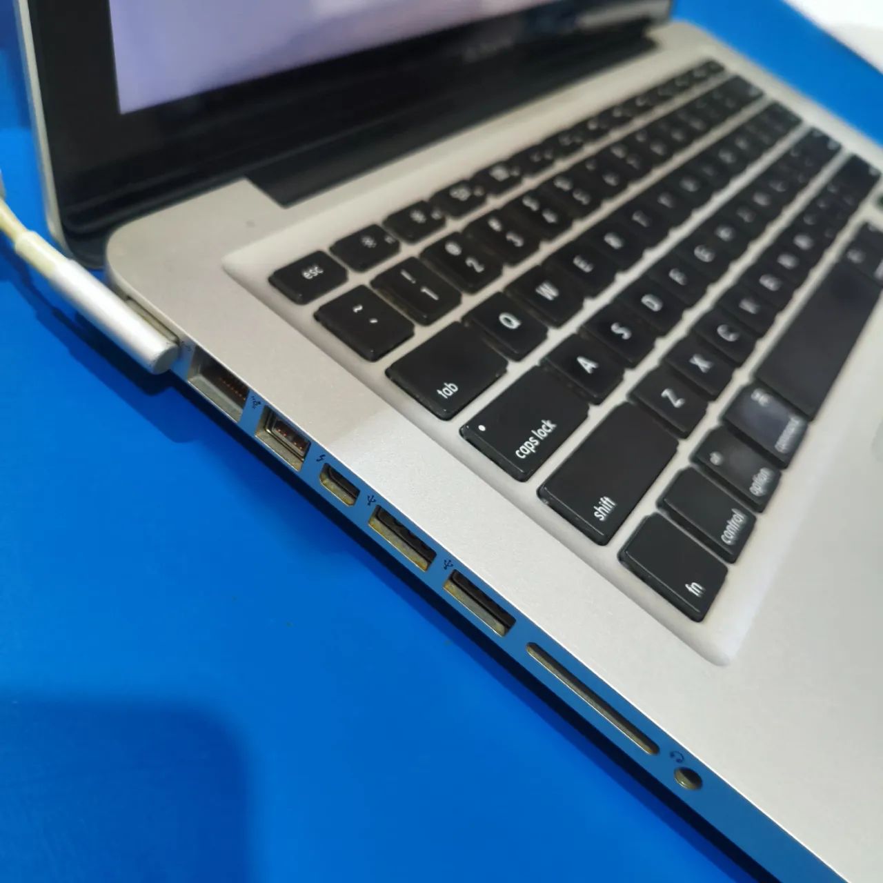 MacBook Pro 13" i7 - 8GB RAM - 870GB Total - Bateria Nova