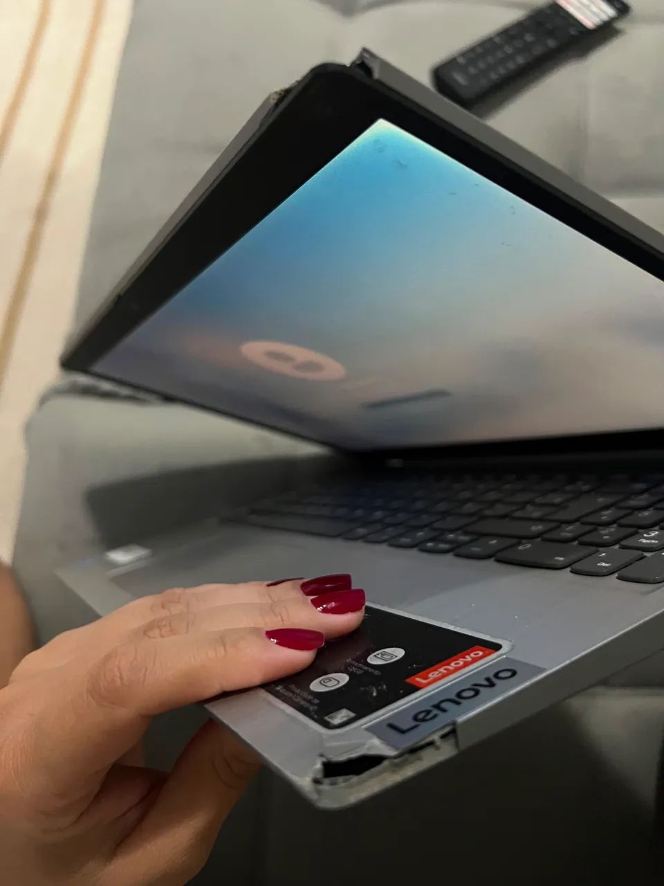 Um notebook  - Foto 5