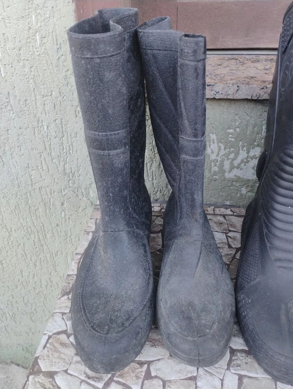 Botas números 39/40/42 e 44 usada em bom estado  - Foto 2