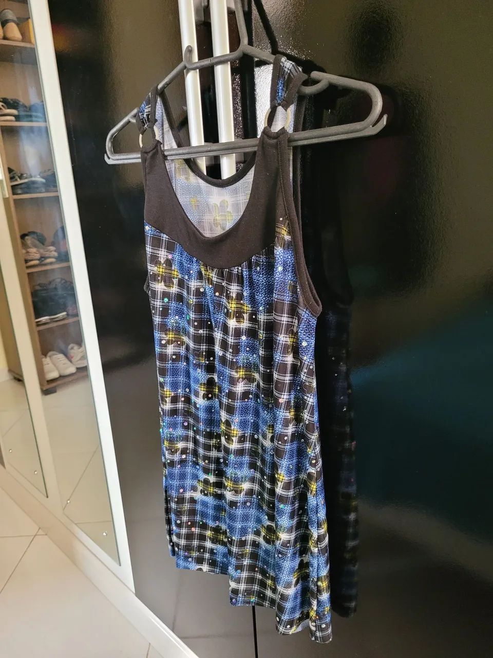 3 Blusas brancas + 1 estampada + 1 listrada - Tamanho P - Foto 2