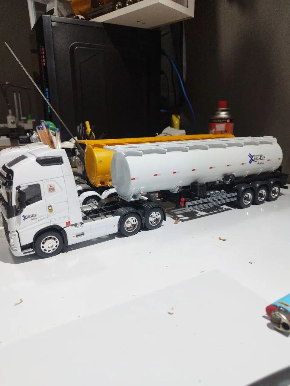 Carreta miniatura volvo personalizado  1.32 , carreta tanque personalizado com acrílico  - Foto 2