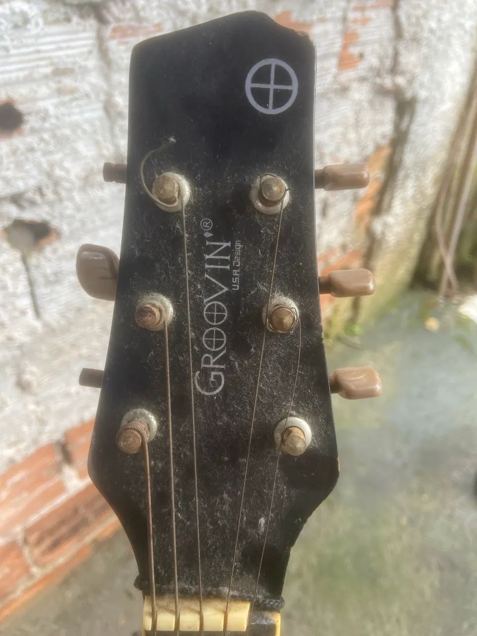Dois viol ão usados e tri pé  - Foto 2