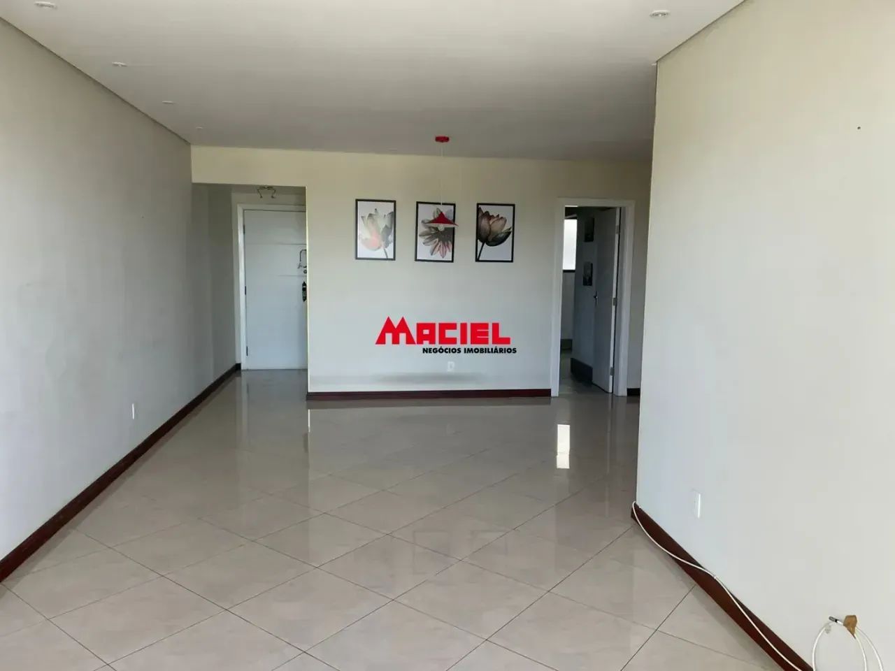 Imóvel para aluguel com 135 metros quadrados com 4 quartos