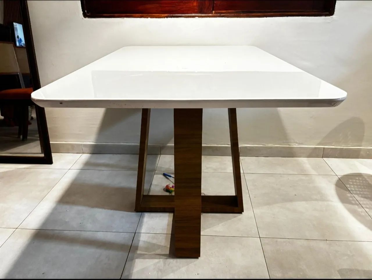 Vendo mesa e 4 cadeiras