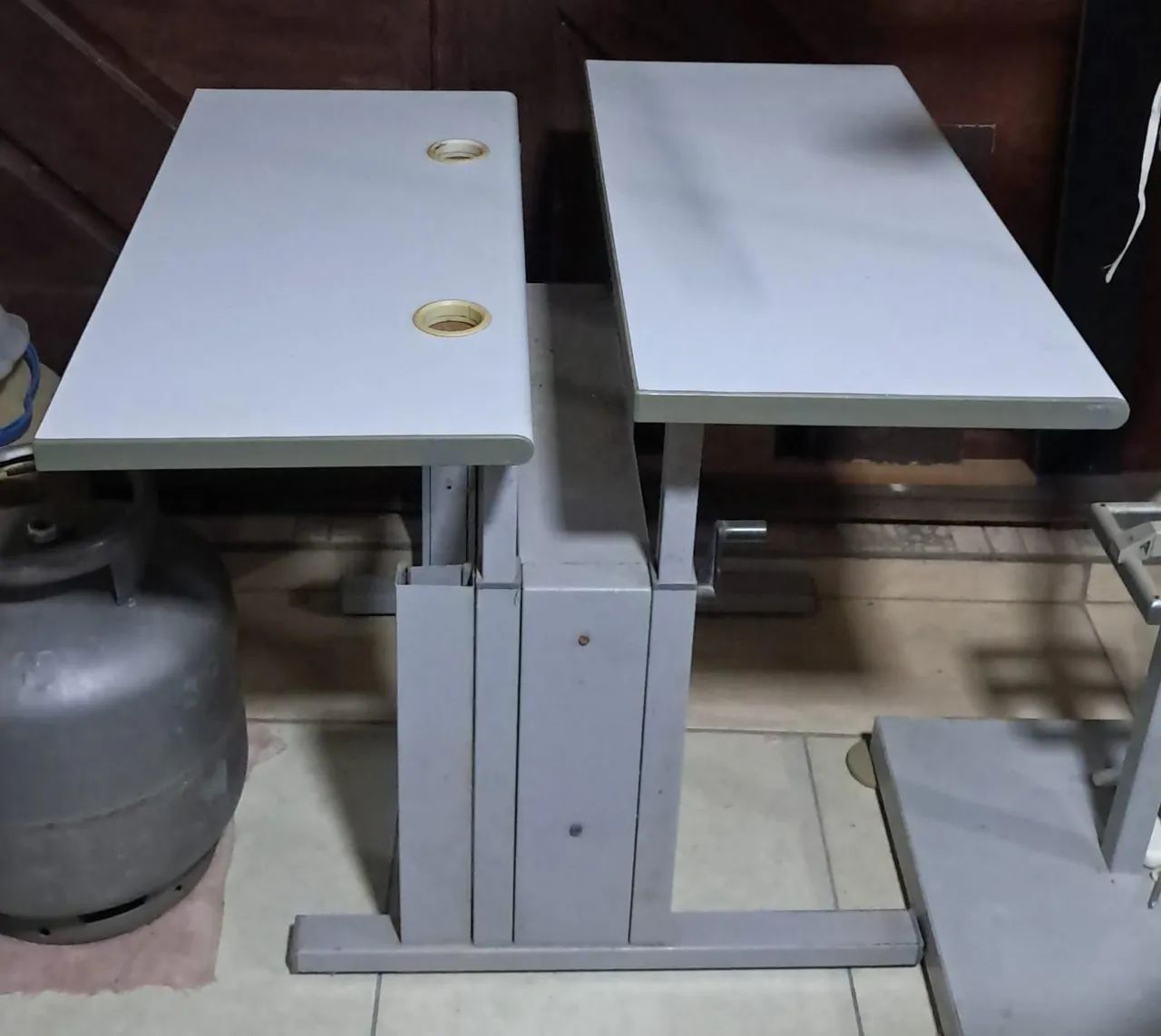 Mesa de Escritório com ajuste de altura