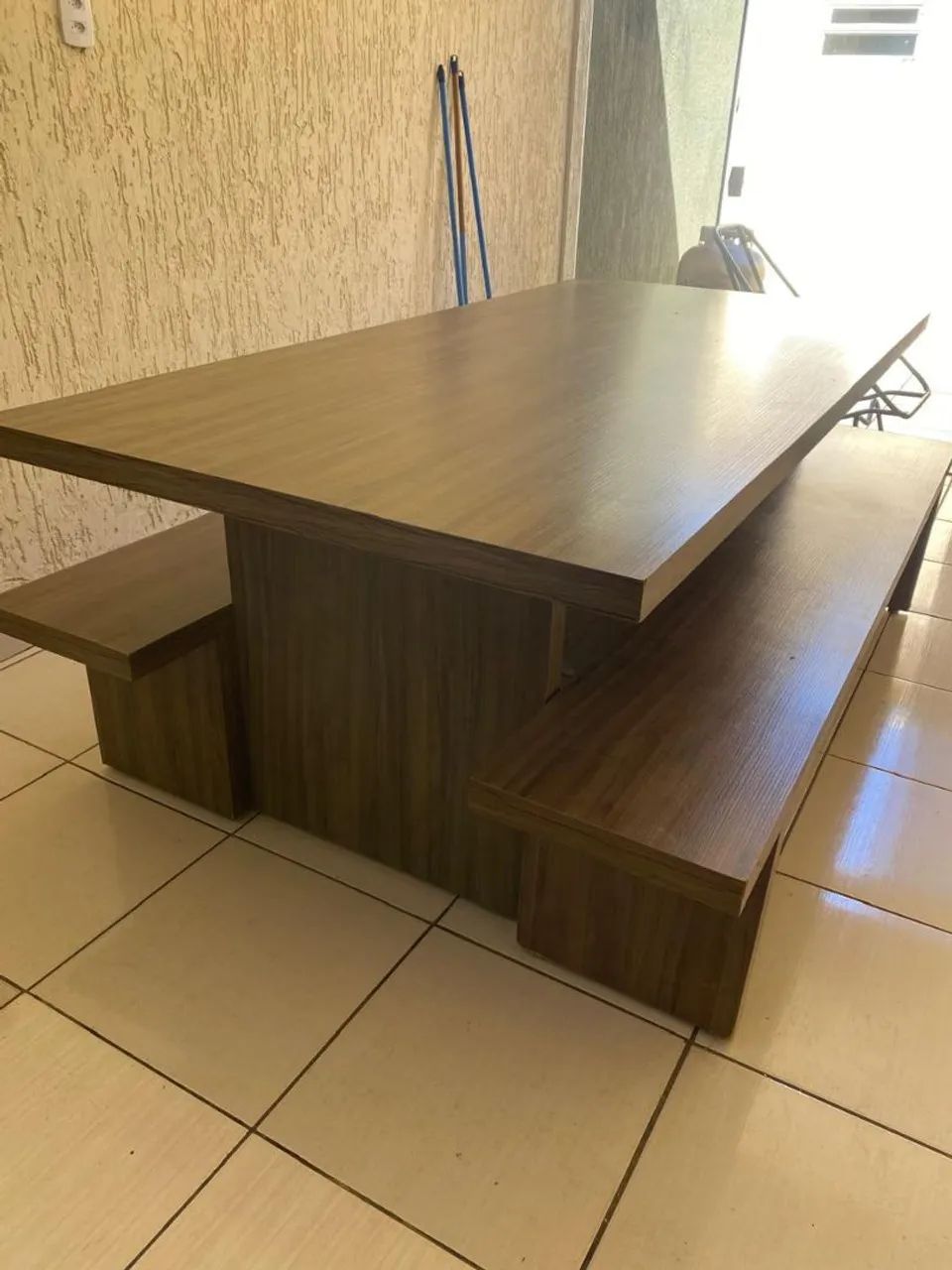 Mesa com bancos - Foto 2