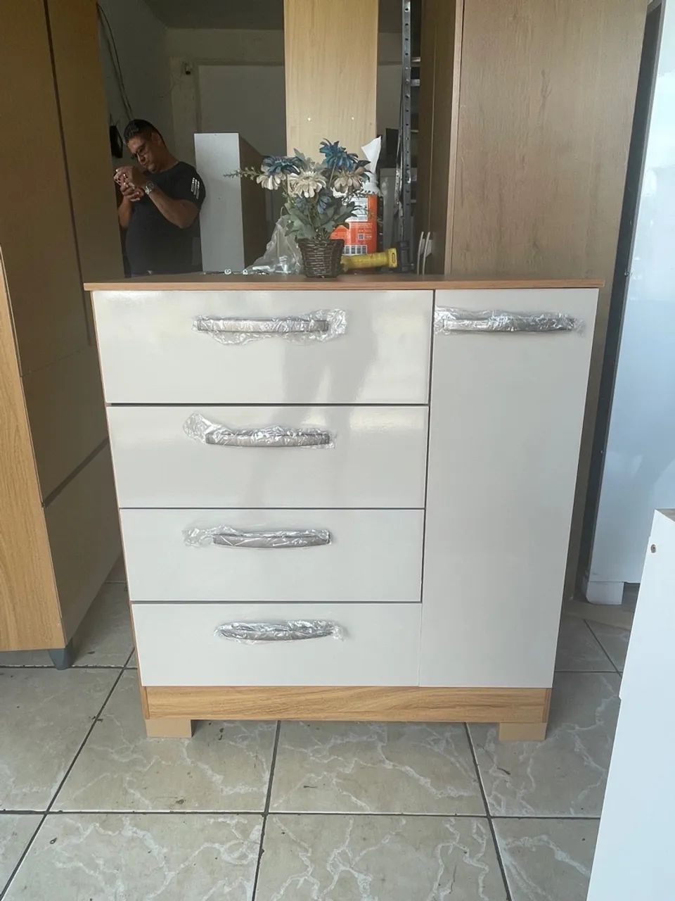 Cômoda 4 gavetas 