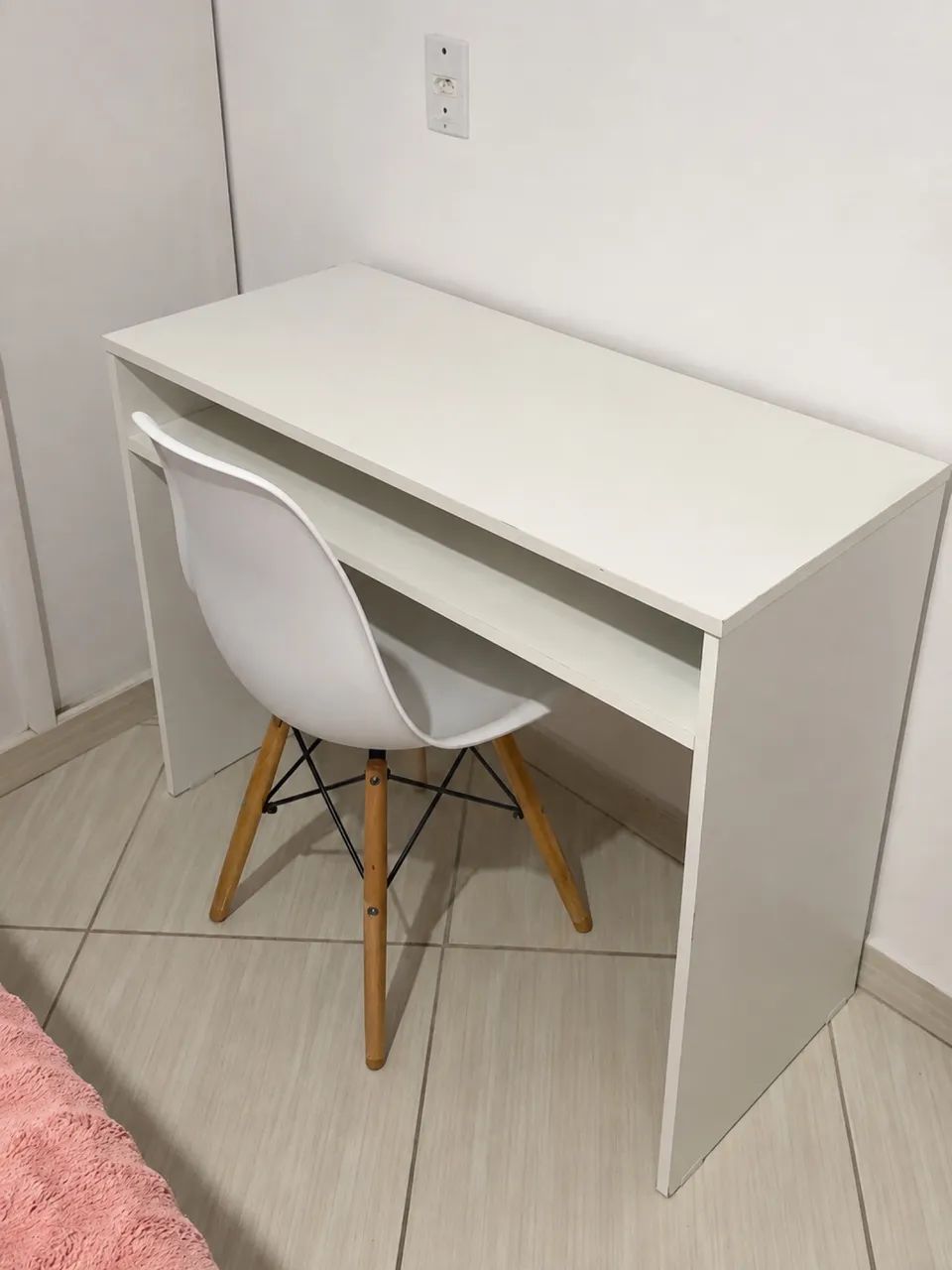Mesa com cadeira 