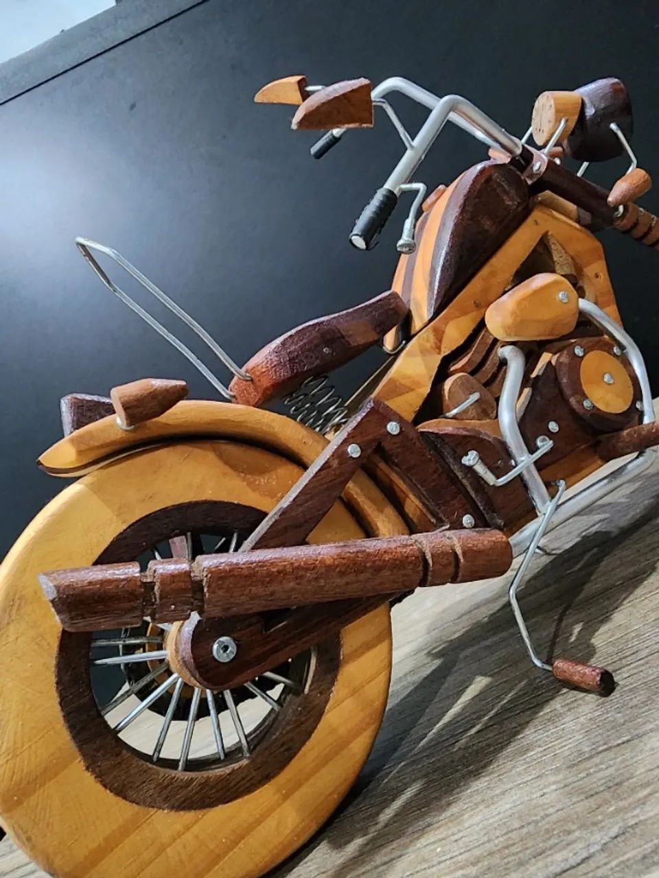 Motocicleta Miniatura Artesanal Decorativa ( 47cm largura x 23cm altura) - Foto 4
