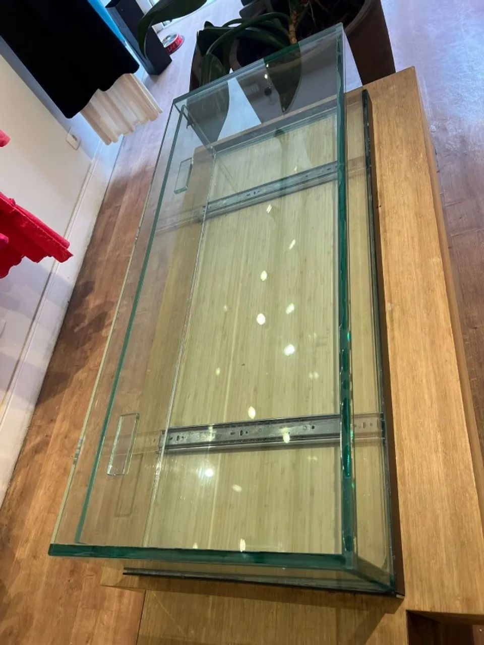 Balcão Caixa / Expositor com Vitrine de Vidro Temperado ? Sob Medida (Design Exclusivo) - Foto 2
