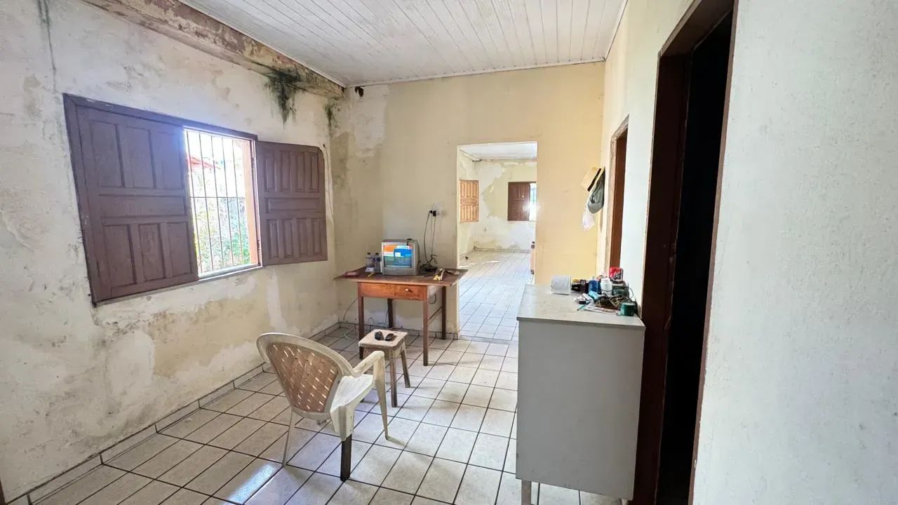 CASA À VENDA NO CENTRO - ÓTIMA PARA FINALIDADE COMERCIAL - Foto 4