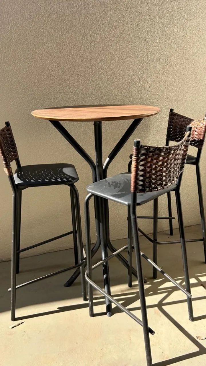Mesa Bistrô com 3 Bancos