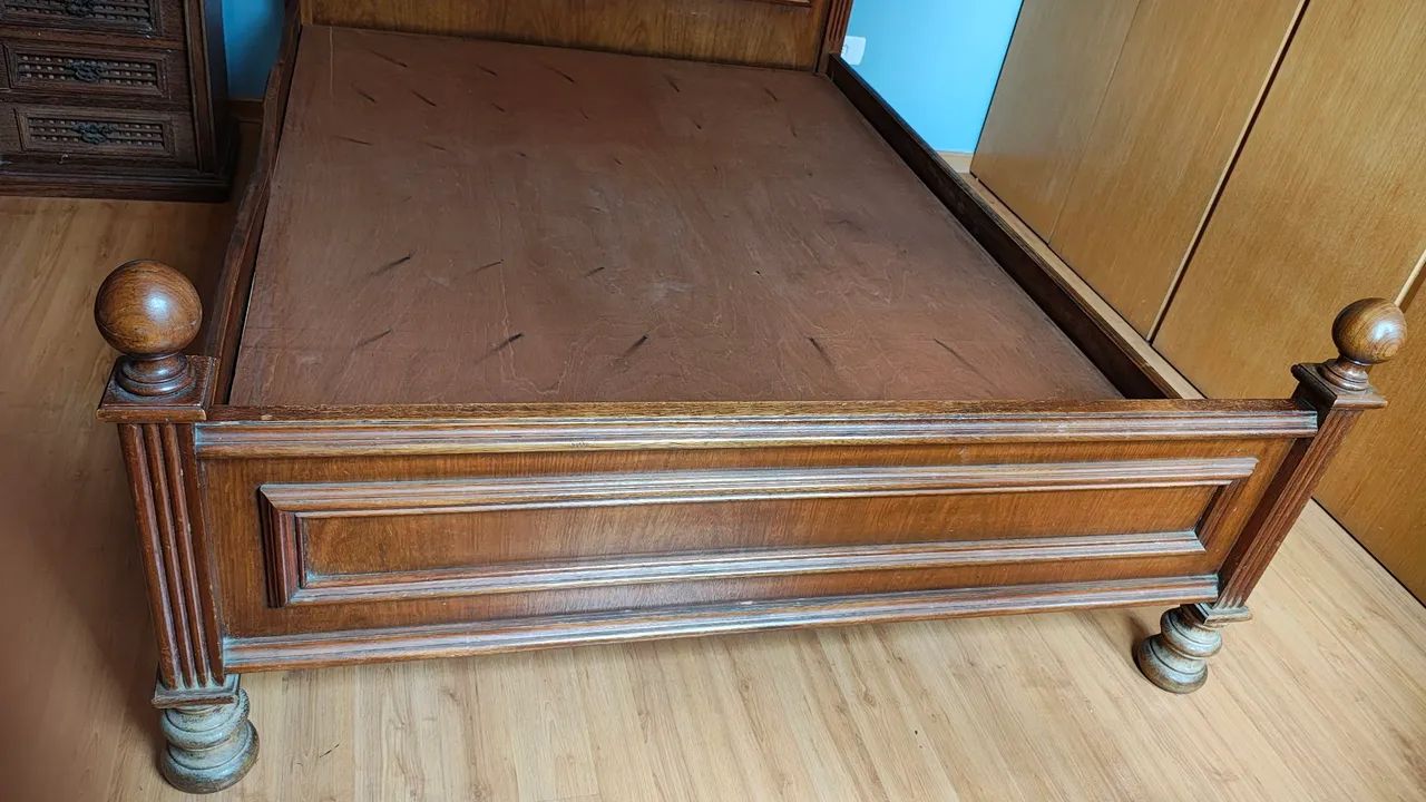 Cama de cerejeira com cômoda e criados - Foto 2