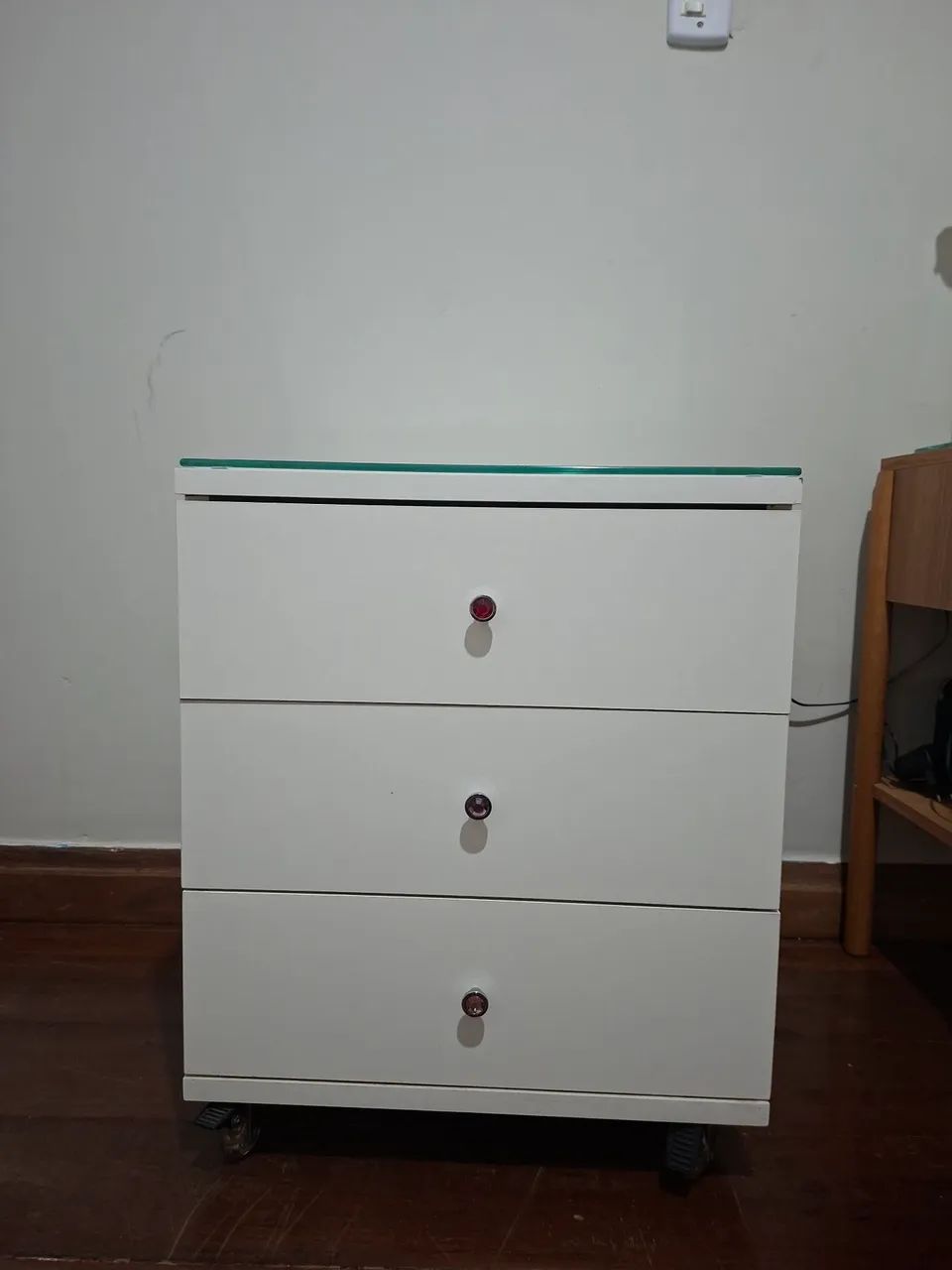Mesa de cabeceira branca - Foto 2