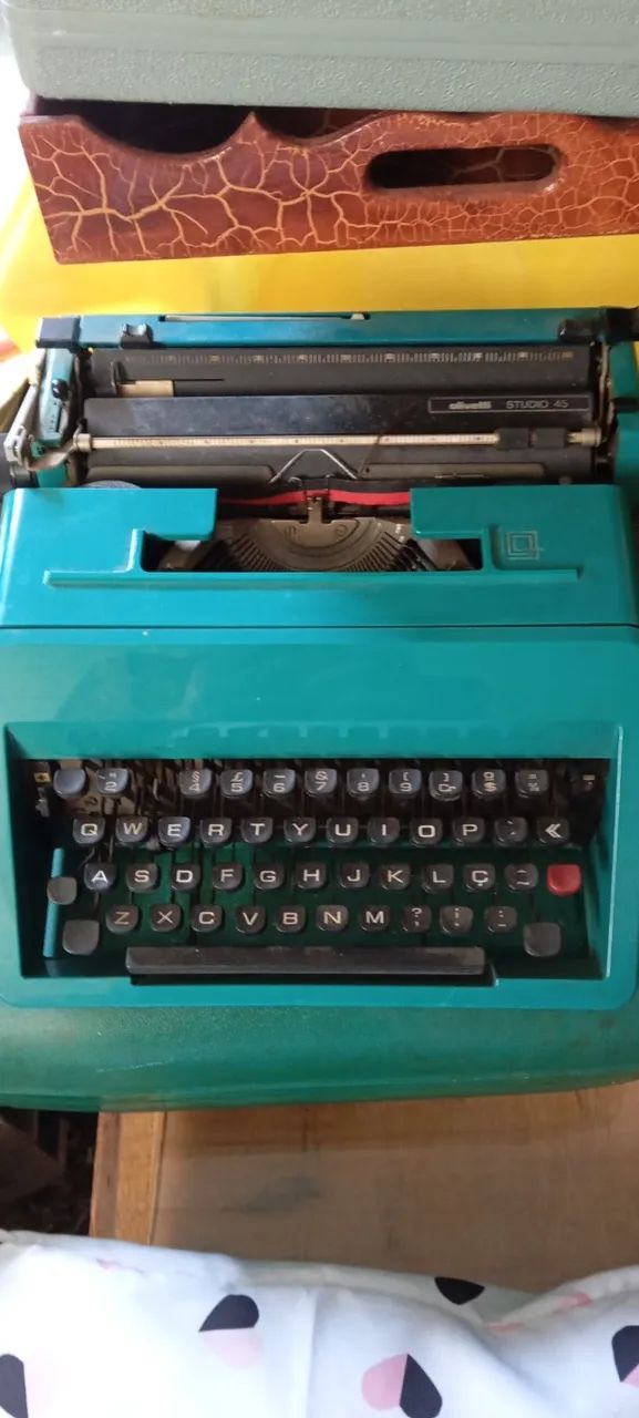 Máquina de escrever Olivete 