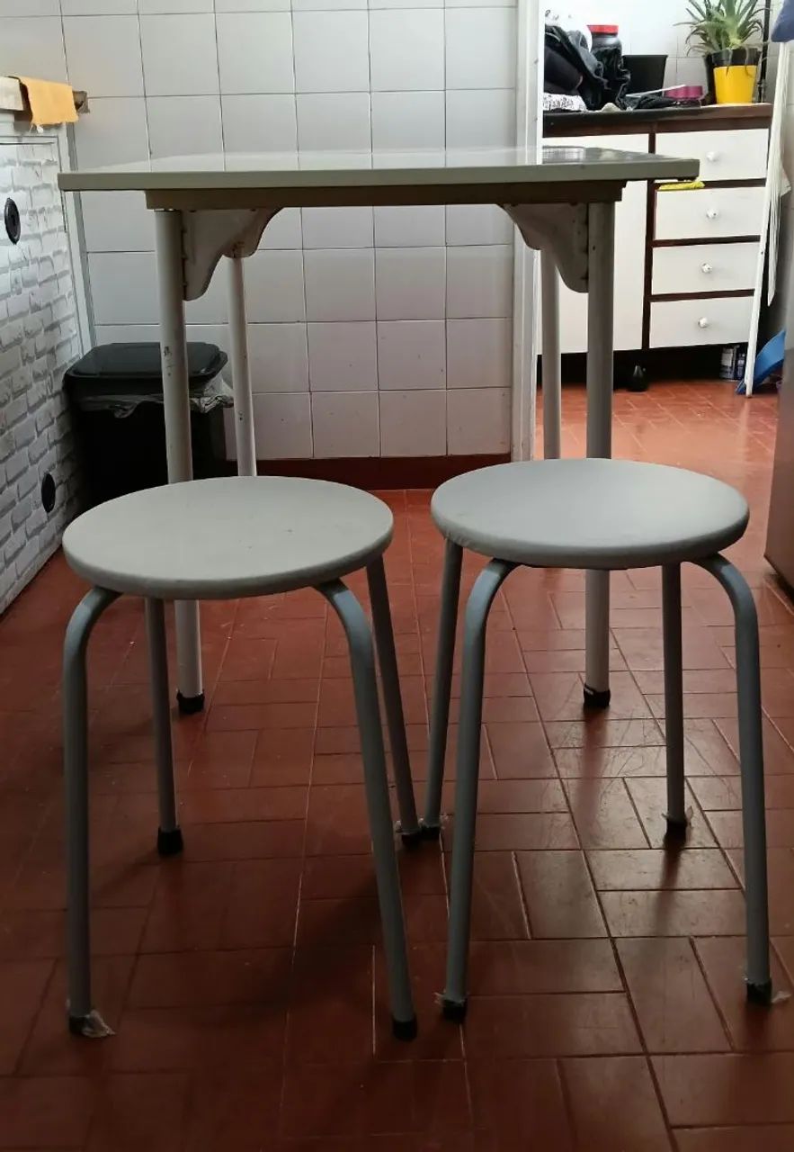 Mesa dobrável e 2 banqueta - Foto 3