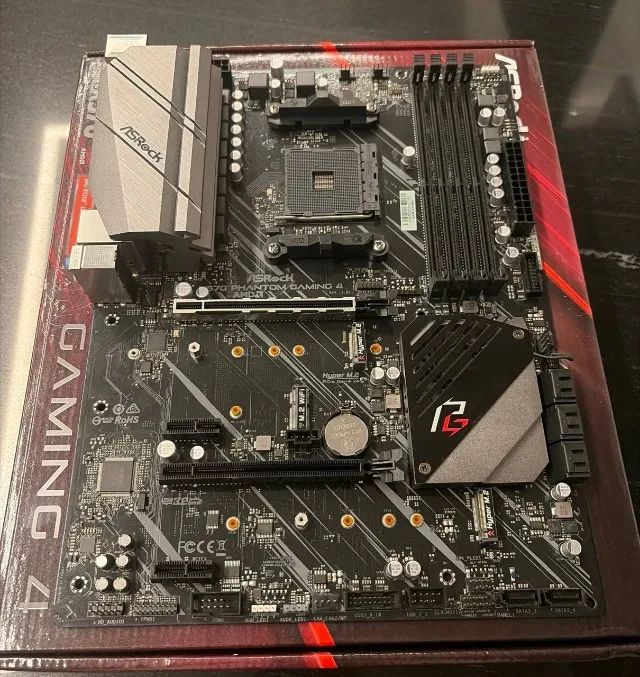 Placa Mãe Asrock X570 Phantom Gaming 4 (USADA)