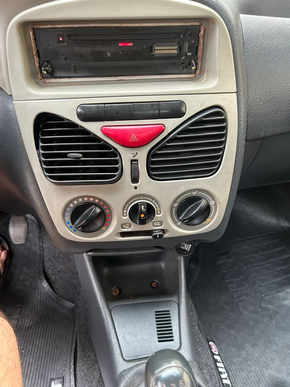 Fiat Strada 1.4 MPI Fire Flex 8V CE 2012 - Foto 5
