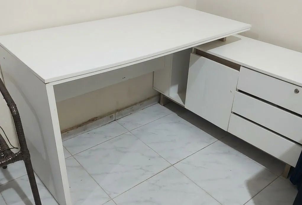 Vende-se escrivaninha 