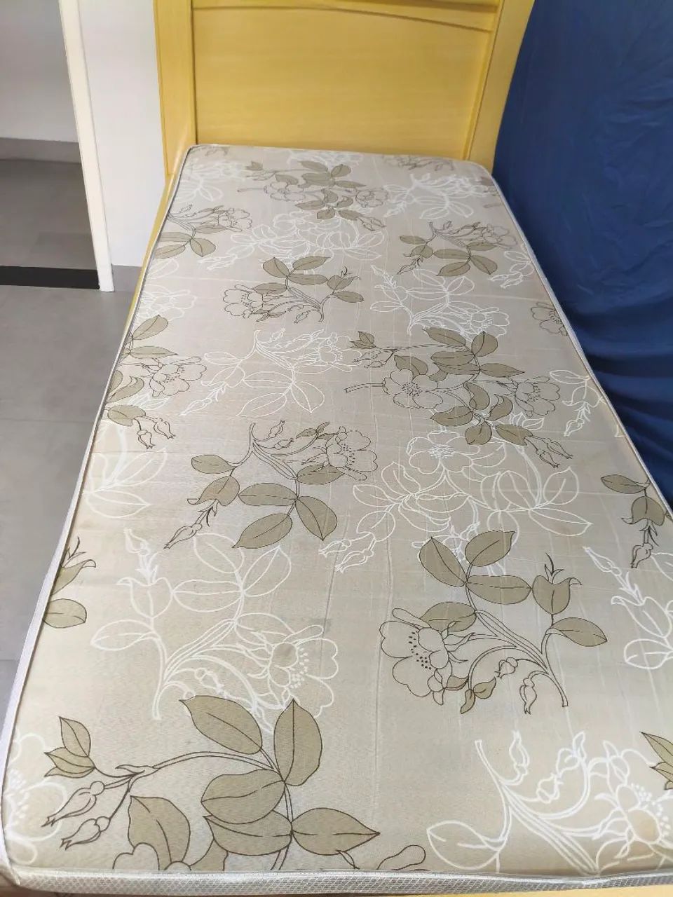 Vendo colchão de solteiro usado 