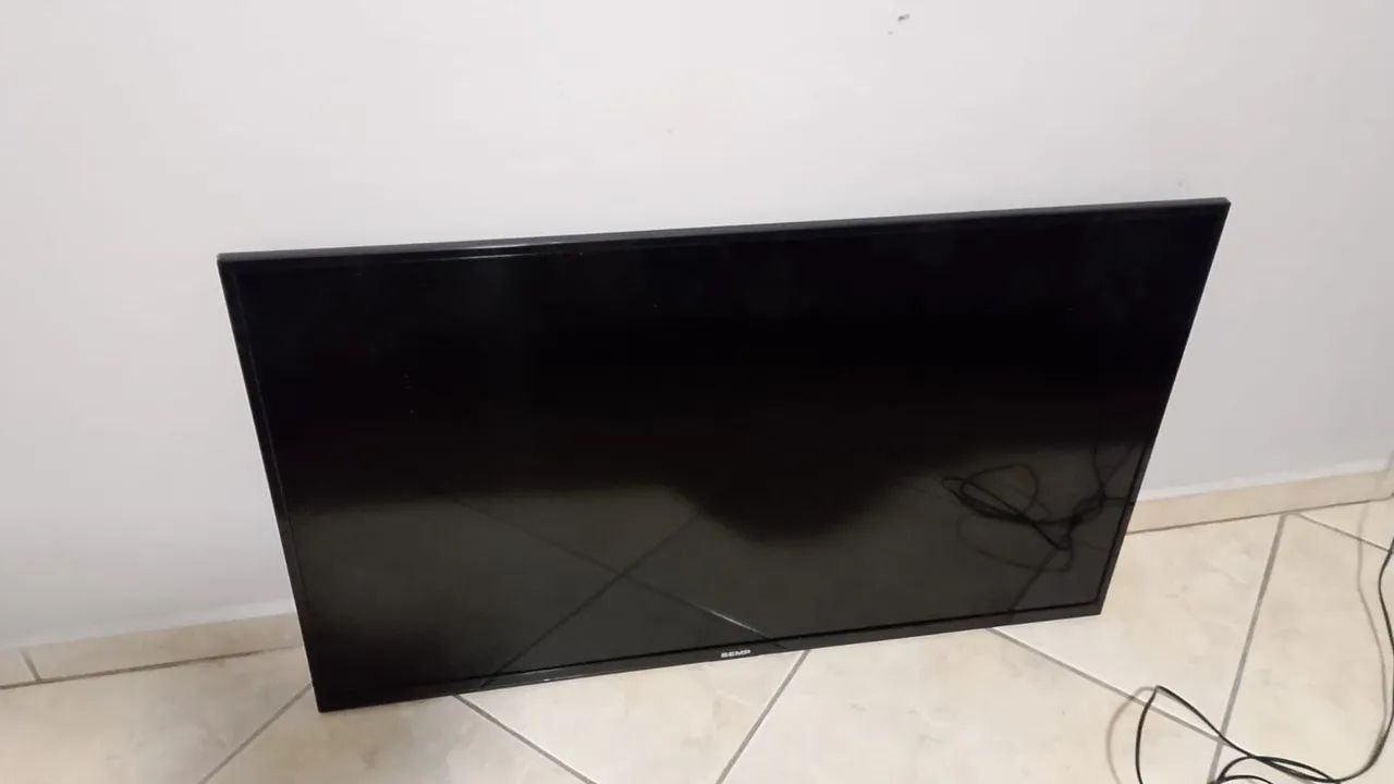 Smart TV BEMP LED - Ótimo Estado + Controle - Foto 2