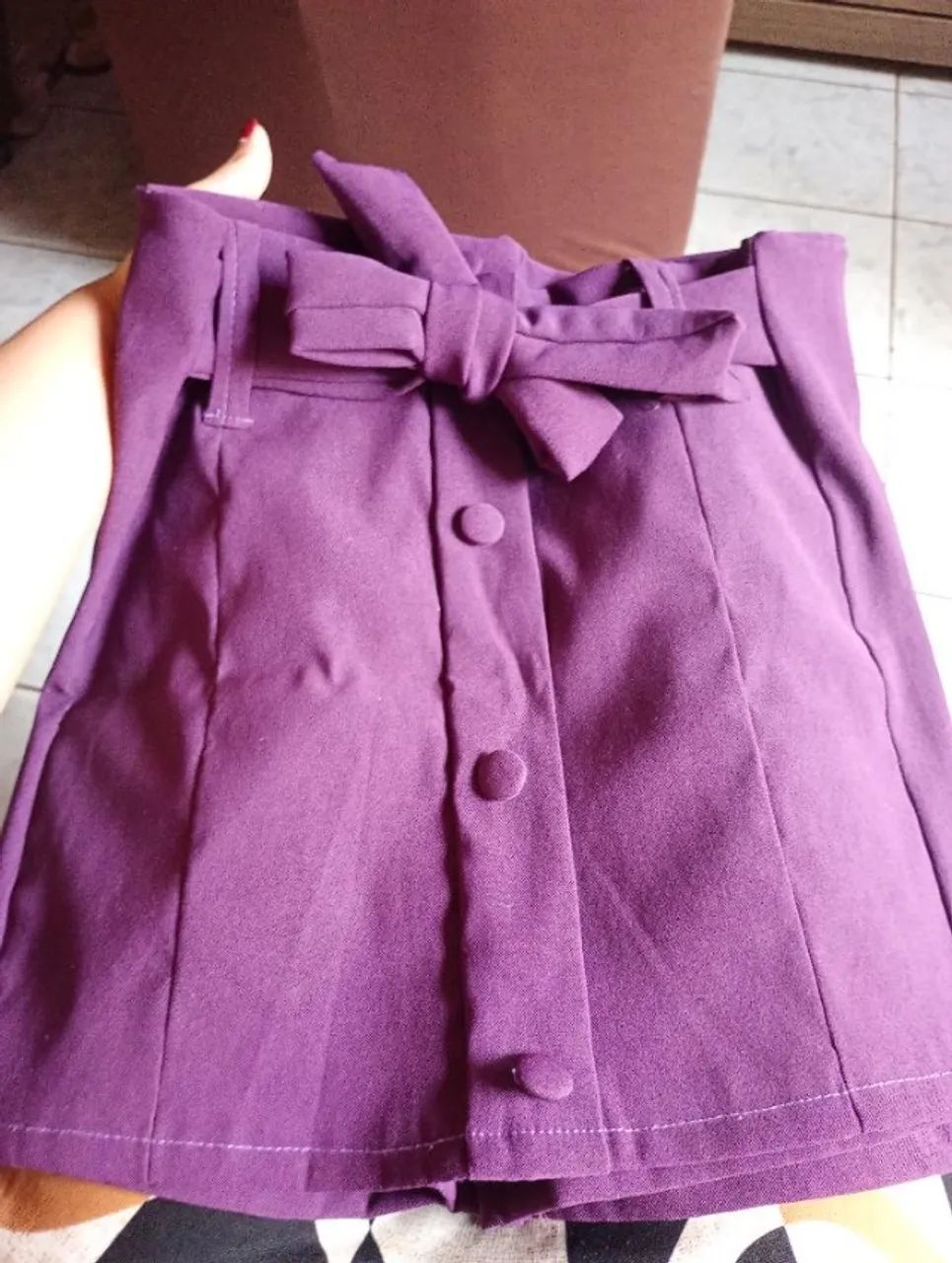 Short saia roxo com amarração e botões - Foto 3