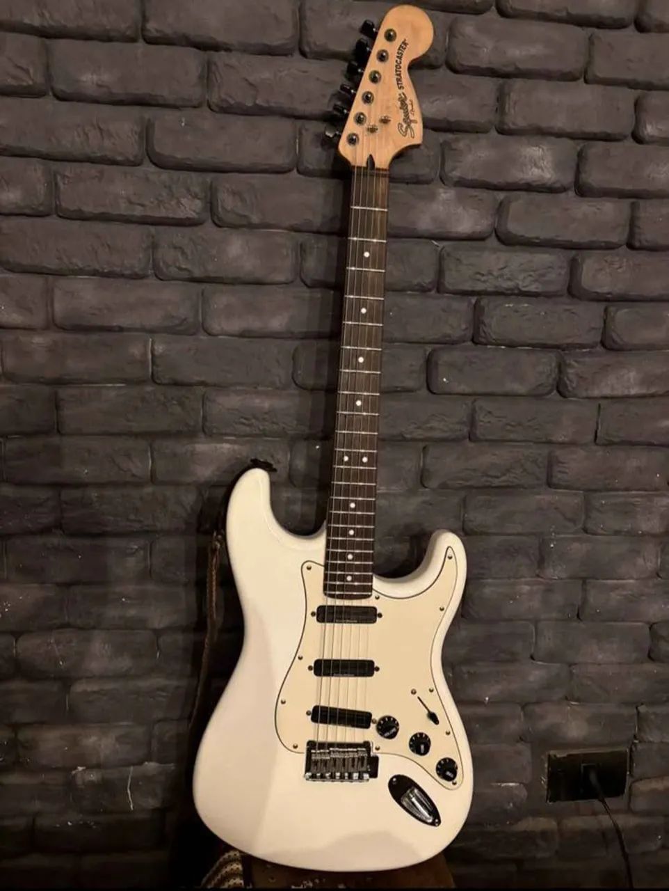 Guitarra Squier Deluxe Hot Rails Seymour Duncan - Instrumentos