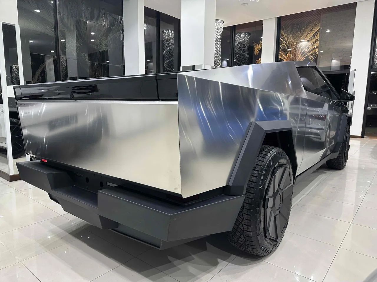 Tesla Cybertruck Foundation, foto 5 de 15