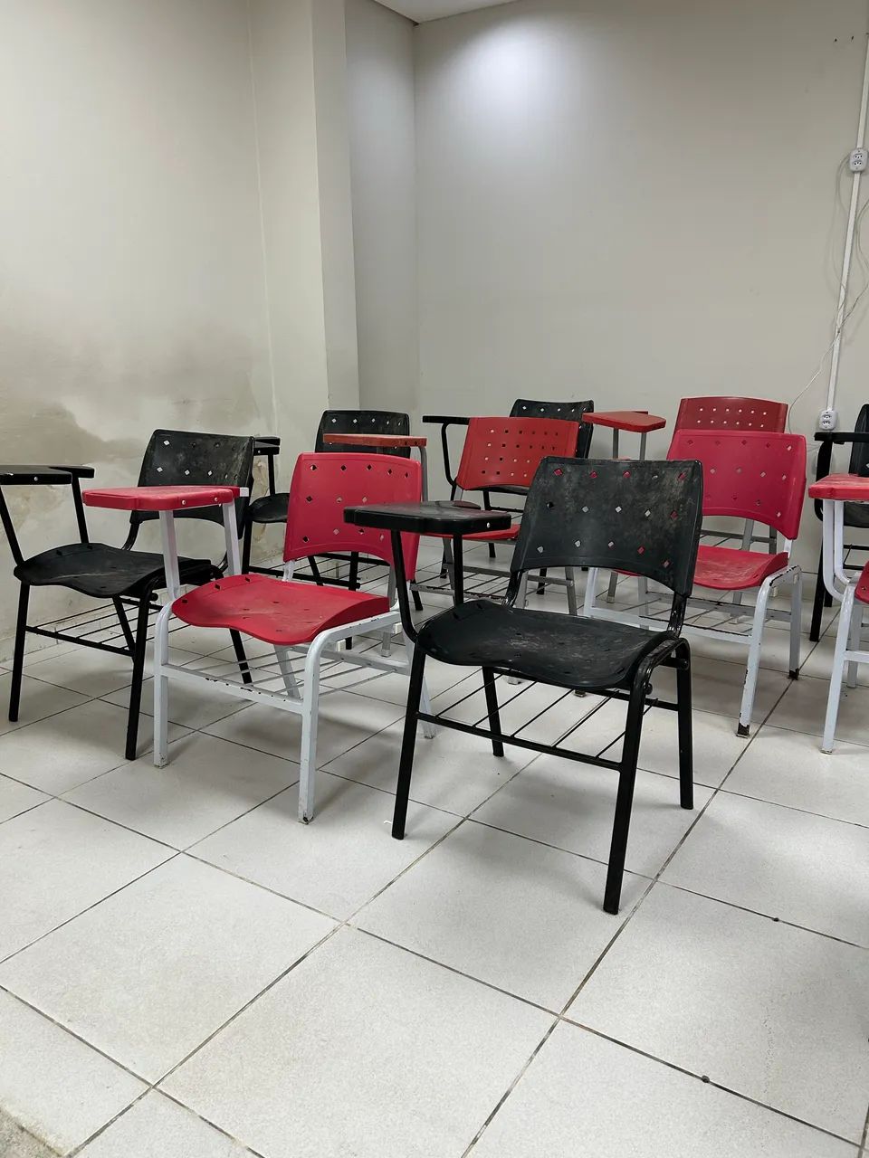 CADEIRAS ESCOLARES IMPERDÍVEL
