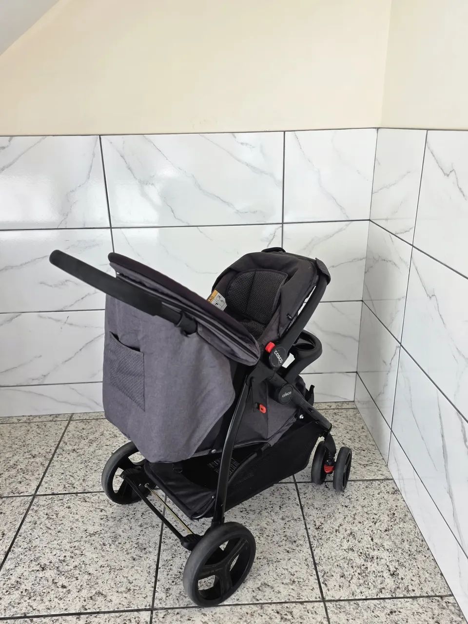 Carinho de bebê com bebê conforto - Foto 3