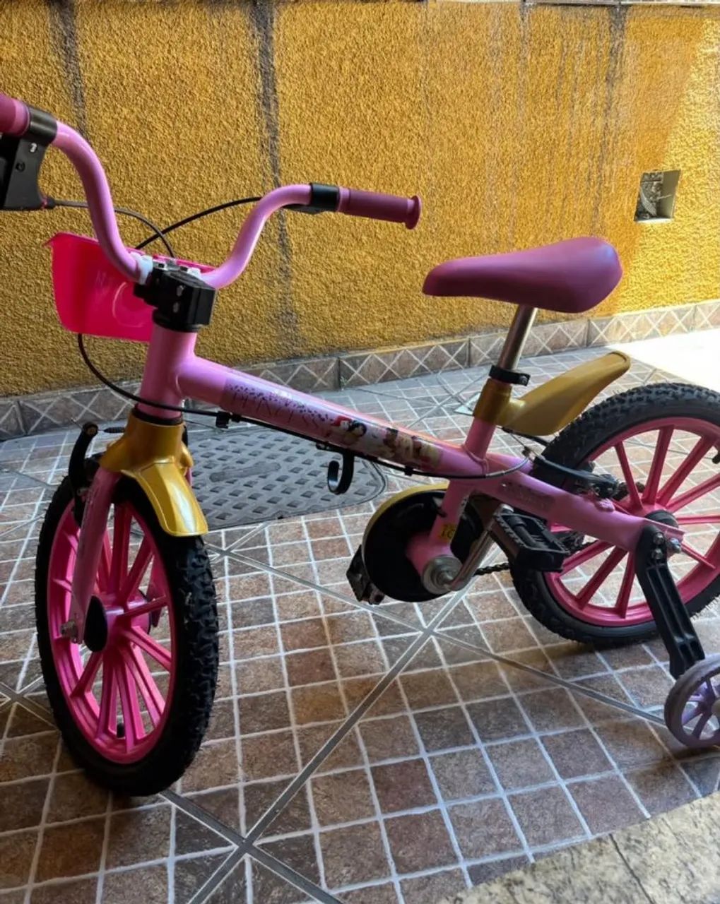 Bicicleta Infantil Rosa com Rodinhas e Cestinha - Foto 2