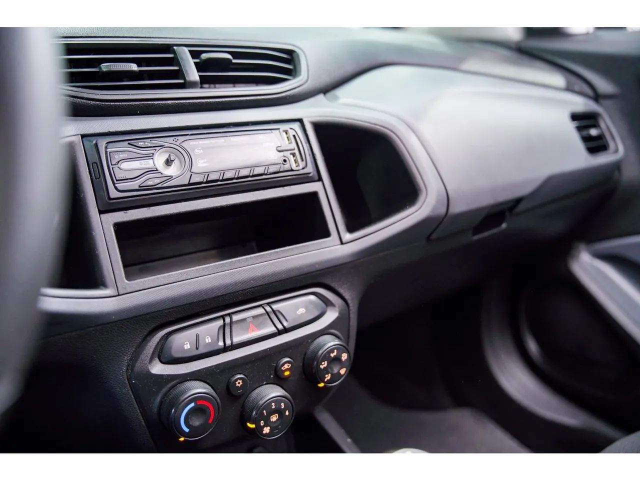 Chevrolet JOY Plus Black Ed.1.0 8V 4p Flex Mec., foto 19 de 20