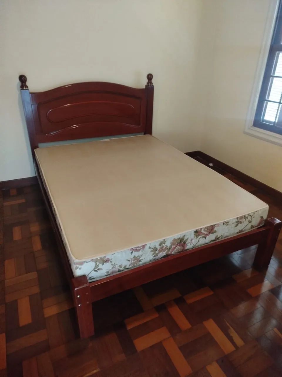 Cama casal em madeira com colchão  - Foto 2