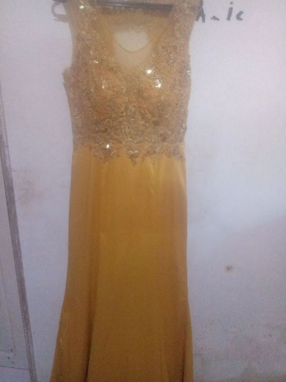 Vendo lindos vestidos de festa pra madrinha e daminhas